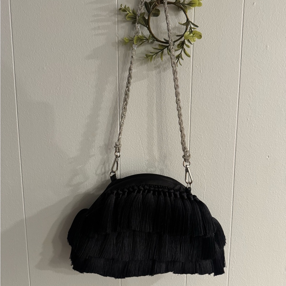 Tassel clutch